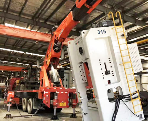 盐城盐都附近随车吊出租，轻松解决运输难题