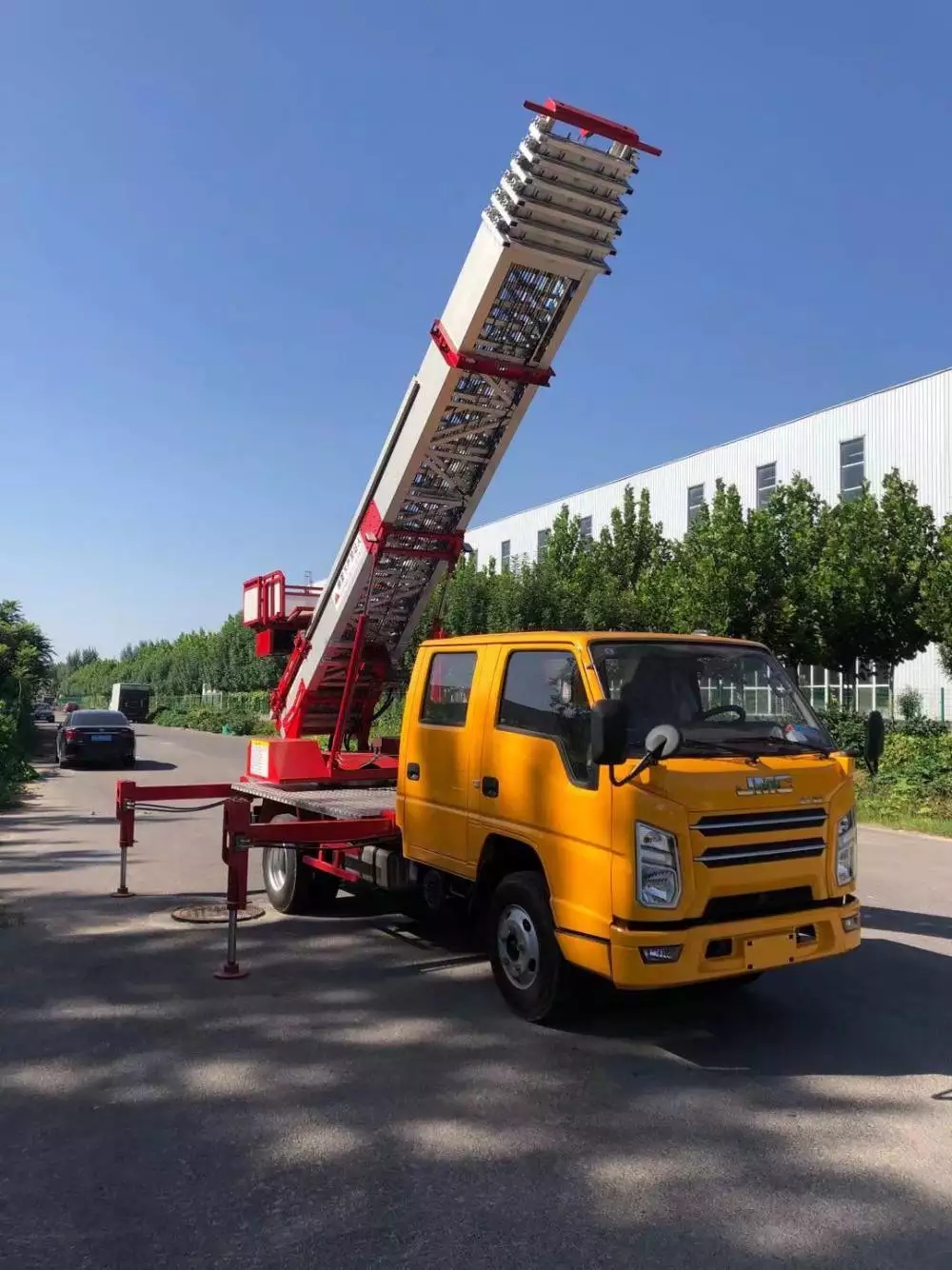 盐城盐都附近的云梯车出租服务：轻松解决高空作业需求